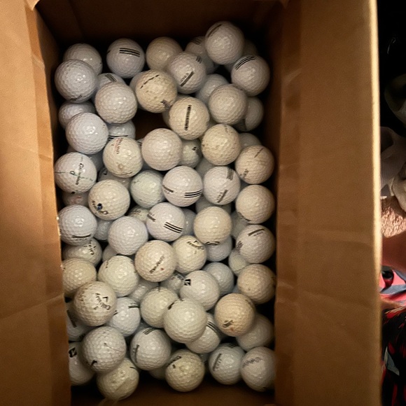 Assorted golf balls - Picture 1 of 1